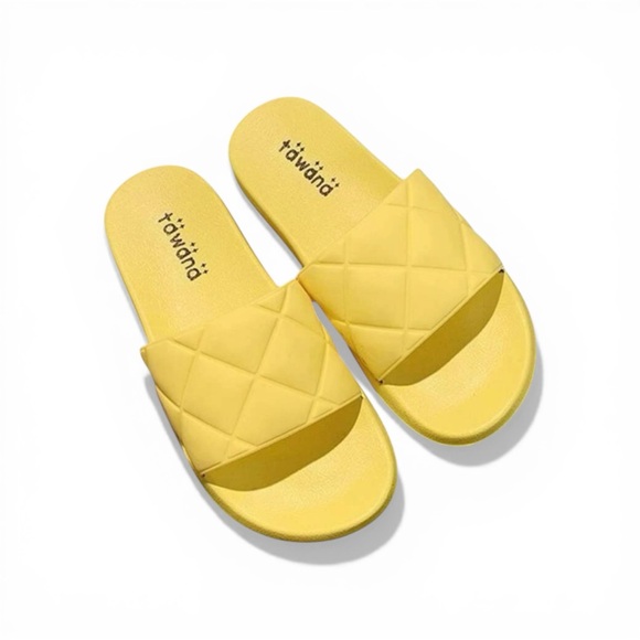 ROMWE Shoes - NWOT Yellow Quilted Open-Toe Slide Sandals · Size US9/EUR40 (fit size 8)